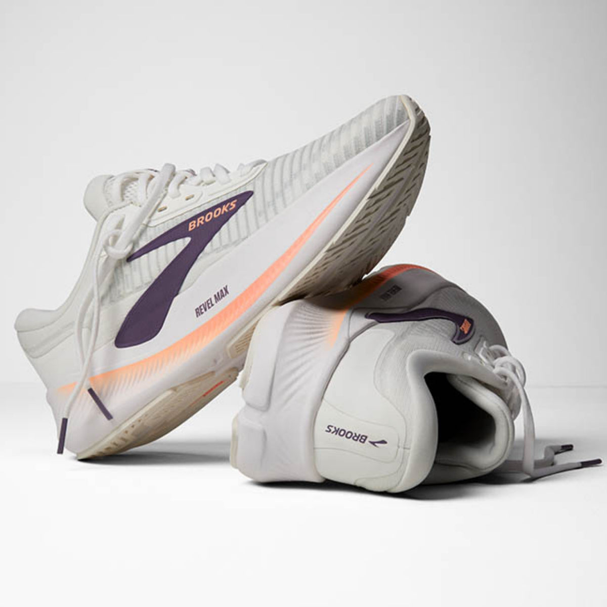 BROOKS SHOE REVEL MAX WN WHITE/MULLED GRAPE/PEACH (AW26)