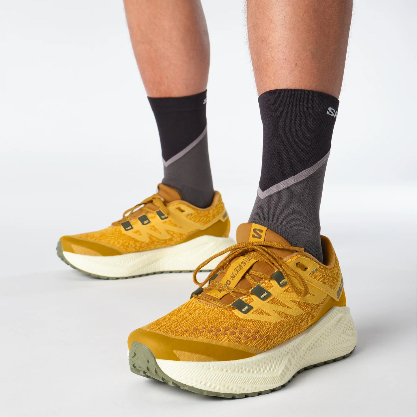 SALOMON SHOE AERO GLIDE 3 GRAVEL MN MUSTARD/VANILLA/GREEN (AW25)