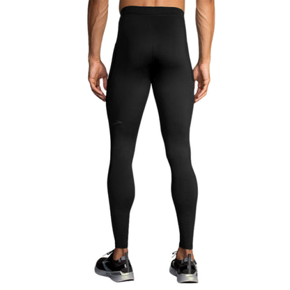 Man wearing a black Brooks tights on a white background