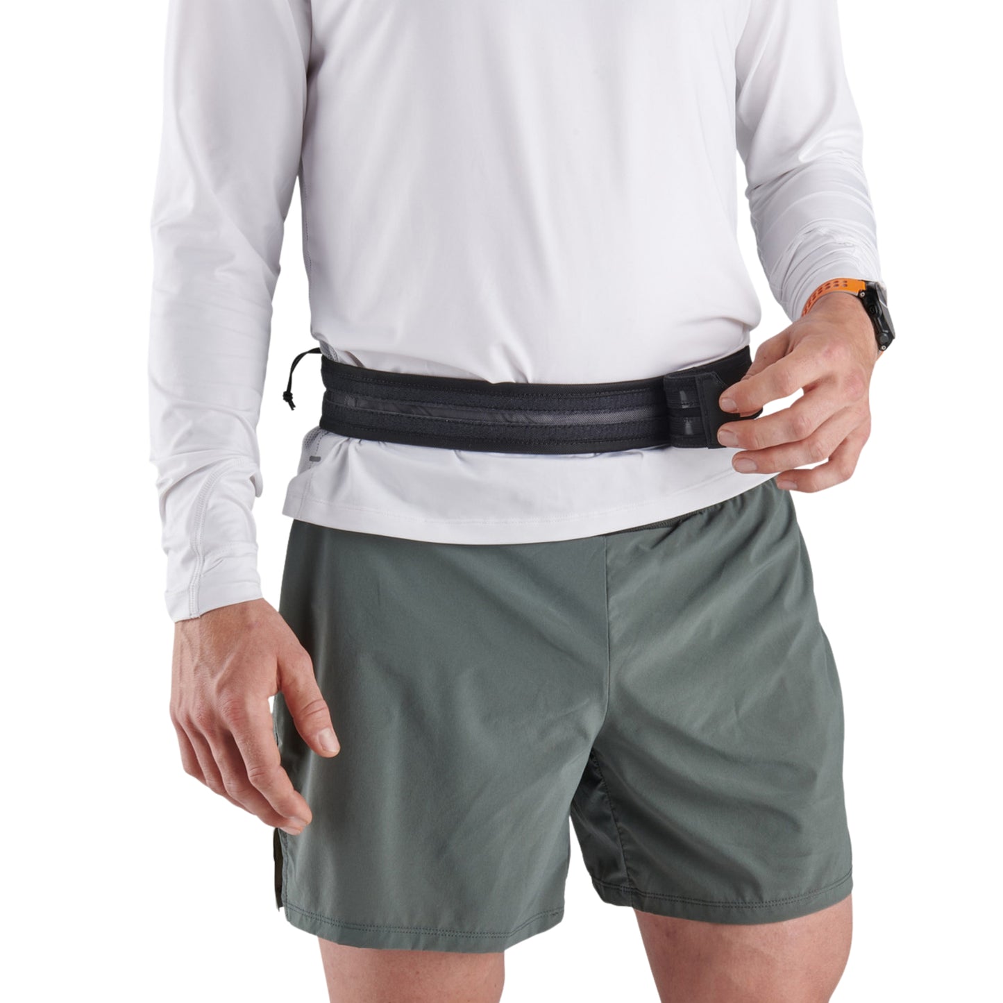 Person wearing a white long-sleeve shirt and gray shorts with a ULTIMATE DIRECTION ULTRA BELT ONYX