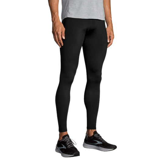 Man wearing a black Brooks tights on a white background