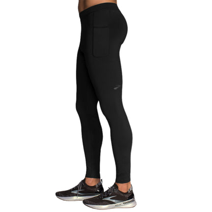 Man wearing a black Brooks tights on a white background